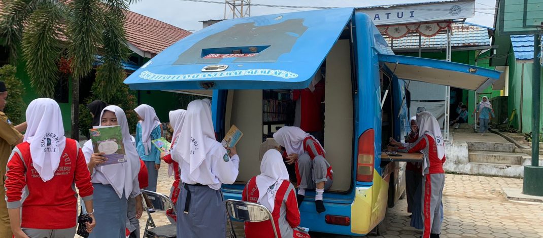 Dispersip Kalsel Road Show Perpustakaan Keliling Sekolah di Daerah